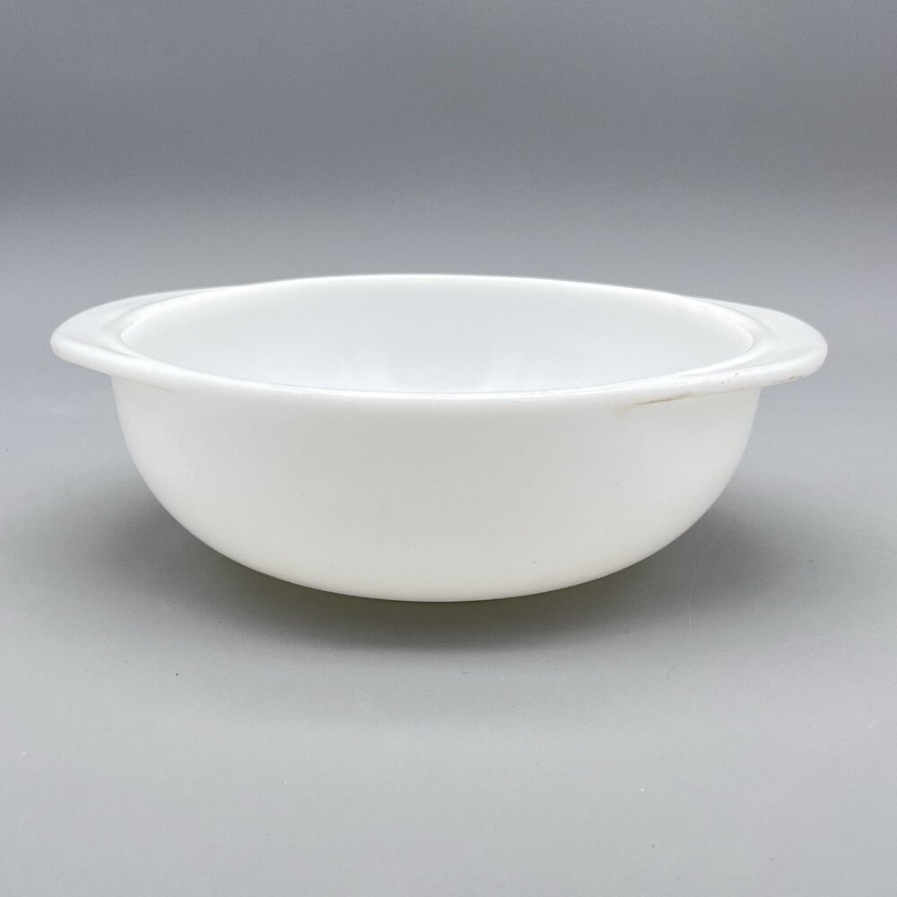 Vintage Pyrex #023 1 1/2Qt Handled White Round Casserole Dish USA *No Lid* - Picture 3 of 10